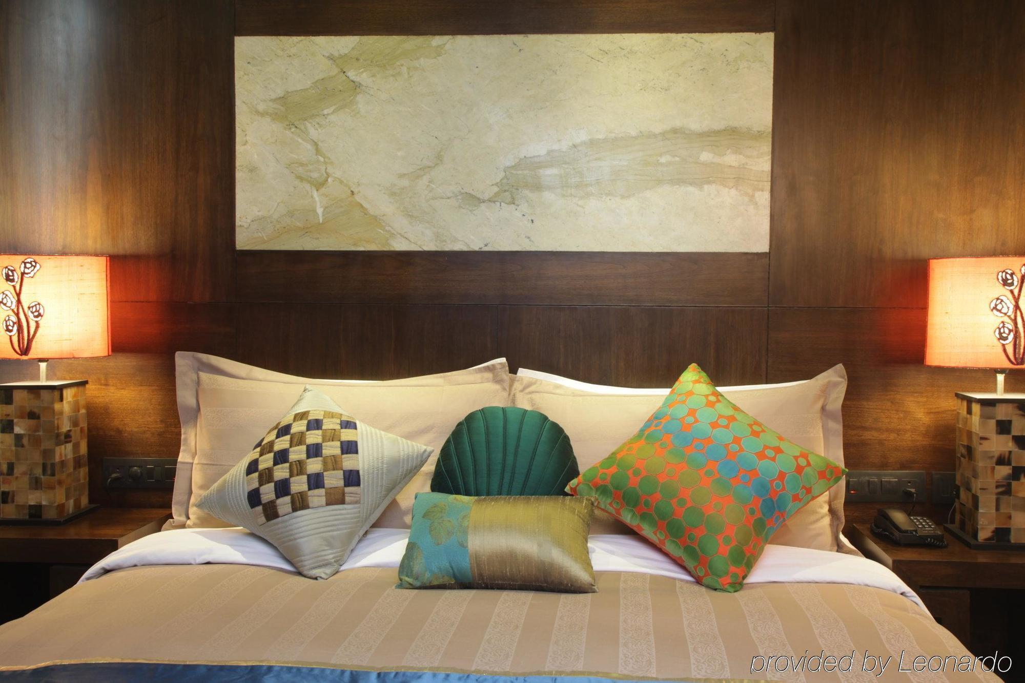 Hotel Justa Mg Road Bengalúr Pokoj fotografie